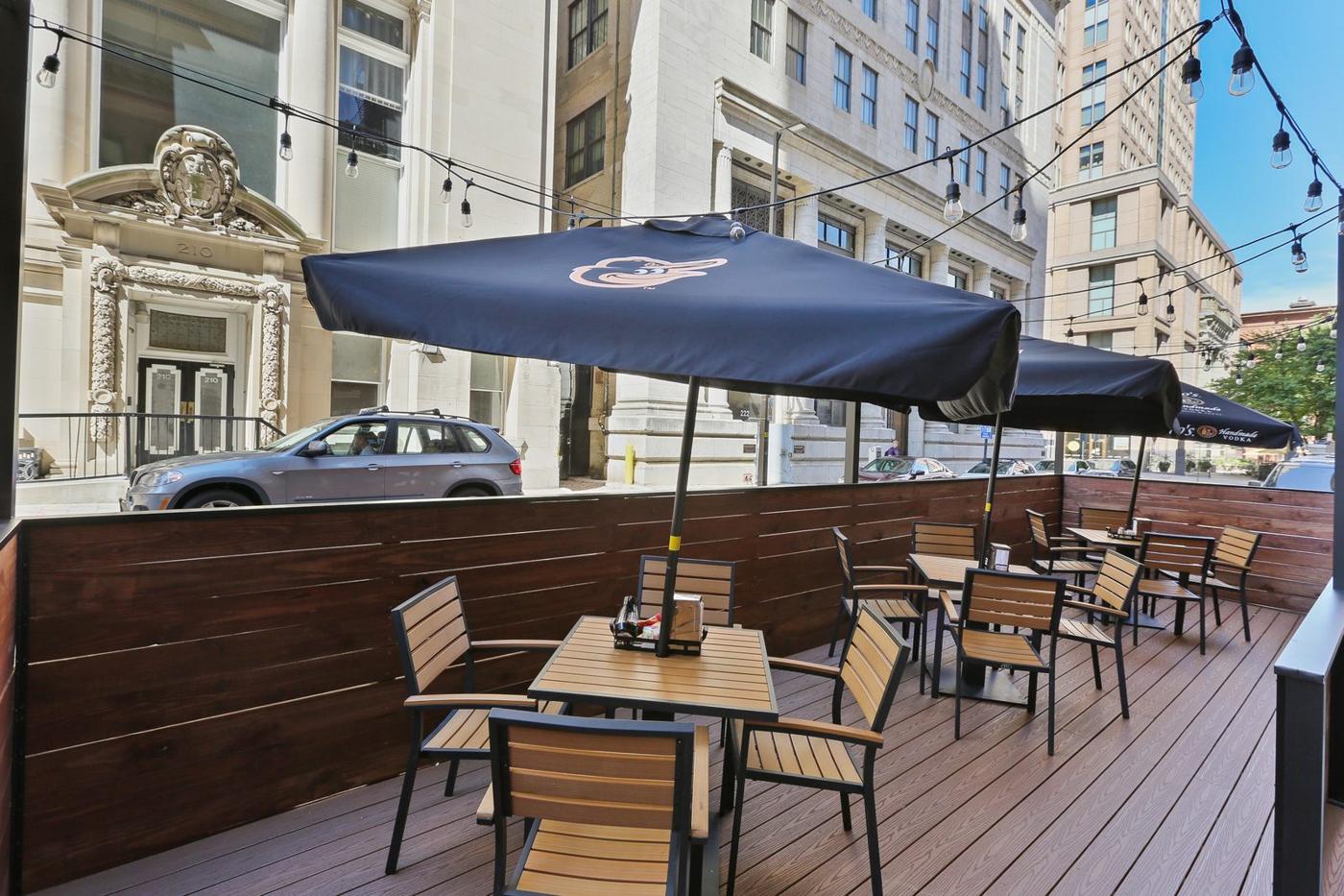 Outdoor seating, Werner's Diner